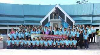          รร. ส่องแสงพณิชยการ เข้าฟังบรรยายหลักสูตร ณ ม.อ.สุราษฎร์ธานี