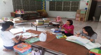 งานบรรณสารสนเทศ ศูนย์สนเทศและการเรียนรู้ ม.อ.สุราษฎร์ธานี ร่วมกันจัดทำระบบห้องสมุดให้กับโรงเรียนอนุบาลบ้านยูงทอง  
