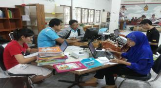 ชาวบรรณสารสนเทศ ศูนย์สนเทศและการเรียนรู้ ม.อ.สุราษฎร์ธานี  ร่วมจัดทำระบบห้องสมุดให้กับโรงเรียนวัดบ้านใน  อ.กาญจนดิษฐ์ จ.สุราษฎร์ธานี