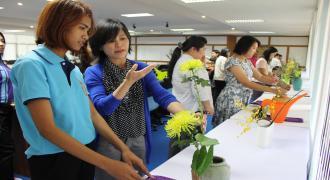 มูลนิธิเอ็มโอเอไทย ร่วมกับวิทยาเขตสุราษฎร์ธานี จัดอบรมการจัดดอกไม้จัดใจในหลักสูตรศิลปะวัฒนธรรมดอกไม้โคริงกะ ระดับ 3 