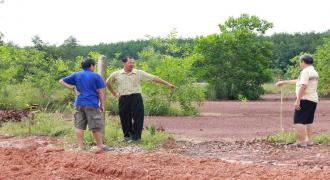 วิทยาเขตสุราษฎร์ธานี นัดพบปะเจ้าของบ้าน/ที่ดินรอบบริเวณก่อสร้างทางเข้า-ออกประตูกลาง เพื่อสร้างความเข้าใจ