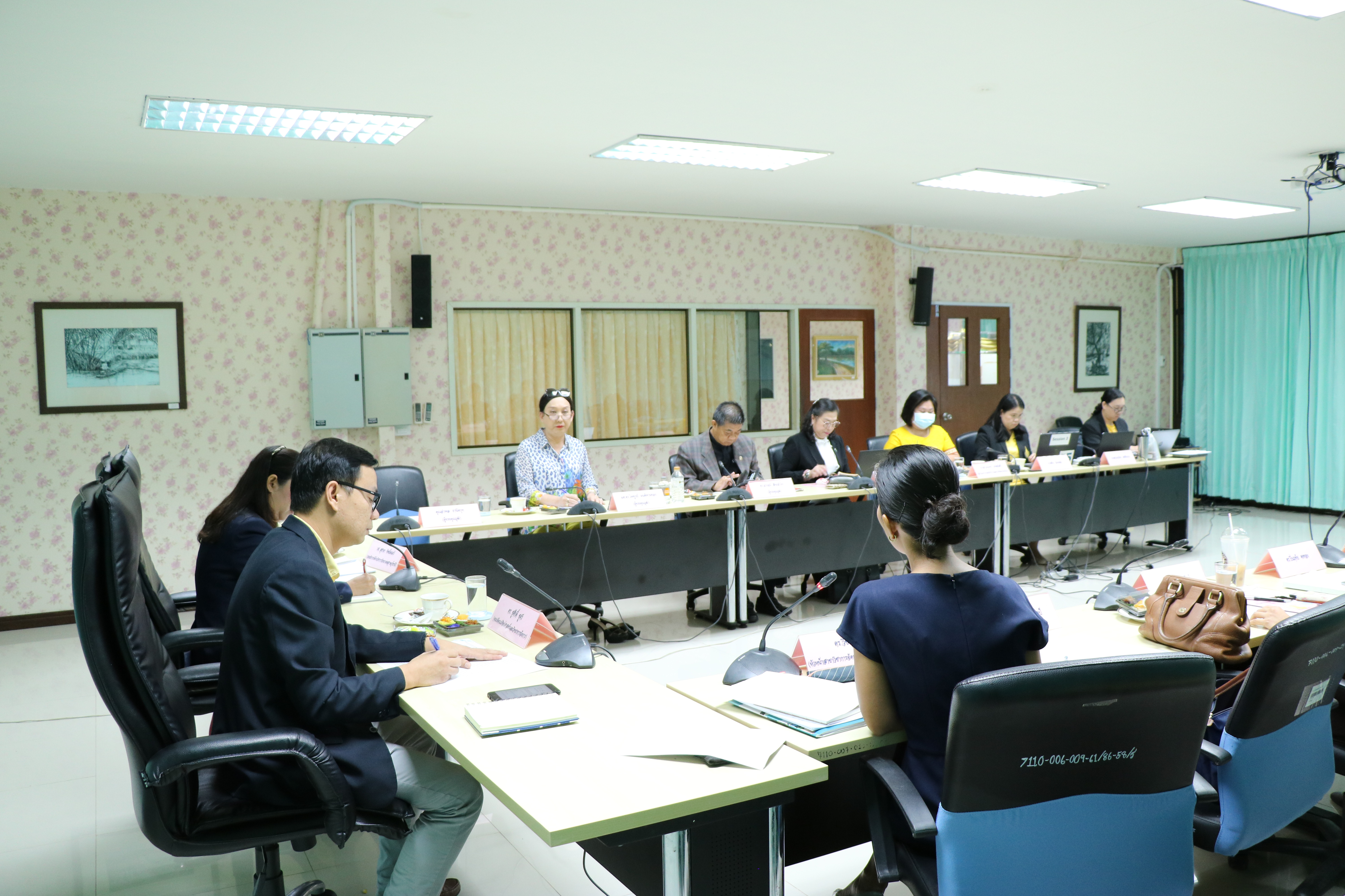 ประชุมผู้ทรงคุณวุฒิหลักสูตรภาษา การสื่อสารและธุรกิจนานาชาติ และหลักสูตรการจัดการธุรกิจการท่องเที่ยว
