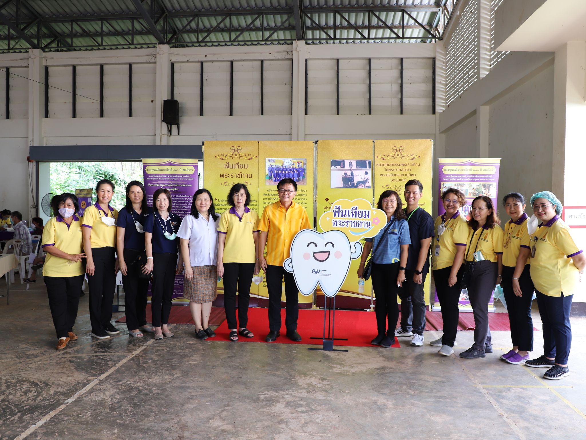 Read more about the article รองอธิการบดีวิทยาเขตตรัง ร่วมเยี่ยมชมหน่วยทันตกรรมพระราชทาน ม.สงขลานครินทร์