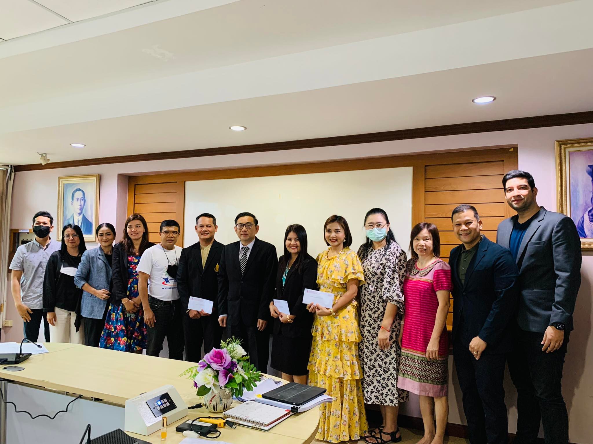 Read more about the article คณะกรรมการประจำคณะพาณิชยศาสตร์ฯ ม.อ.ตรัง แสดงความยินดีกับคณาจารย์ที่ได้รับรางวัลบุคลากรดีเด่น อาจารย์ตัวอย่างและอาจารย์ตัวอย่างรุ่นใหม่ คณะพาณิชยศาสตร์และการจัดการ ประจำปี 2565