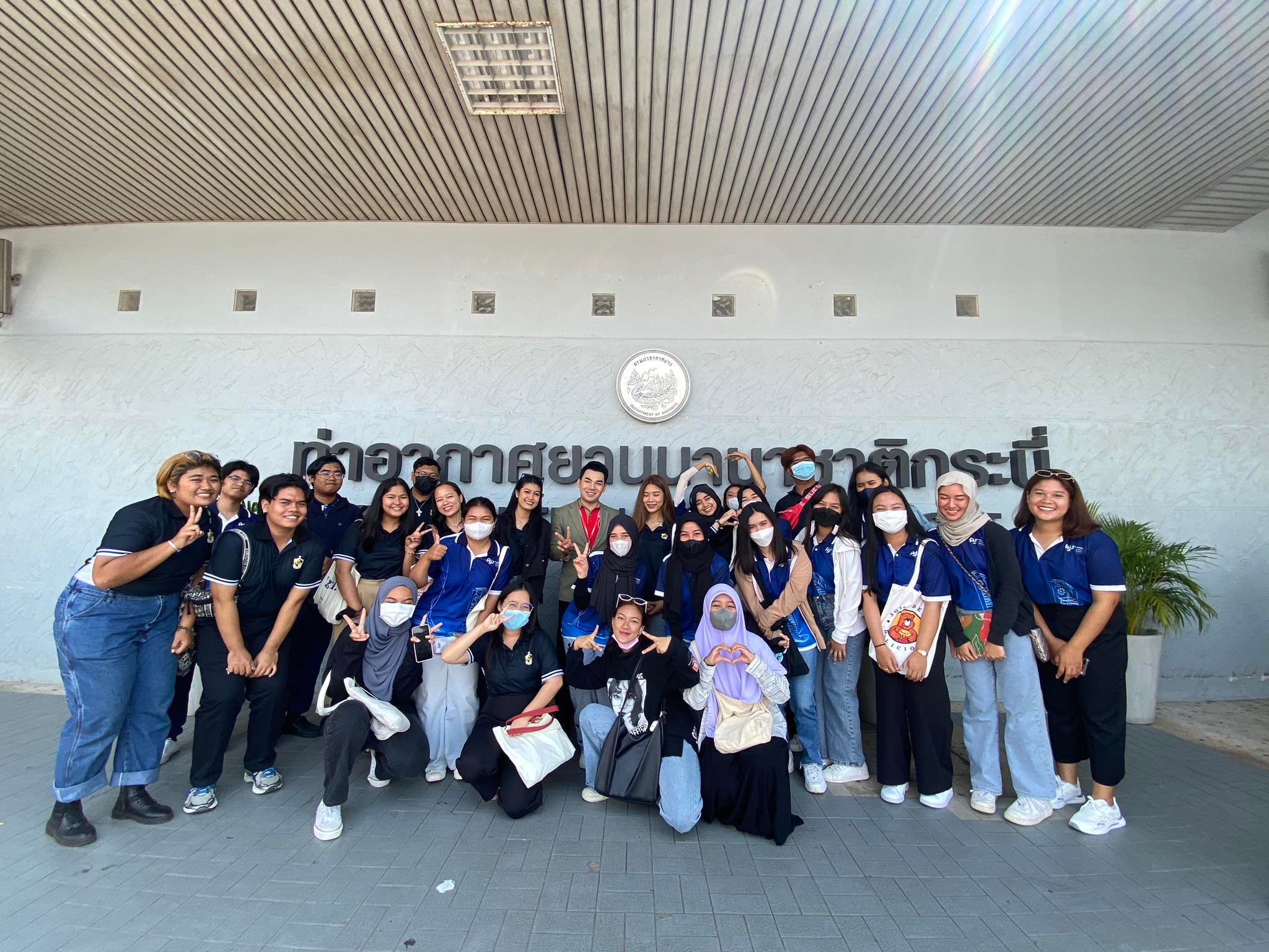 Read more about the article นักศึกษา หลักสูตร Business English จัดโครงการ Open Eyes, Open Mind  เปิดโลกภาษาอังกฤษในชีวิตการทำงาน  