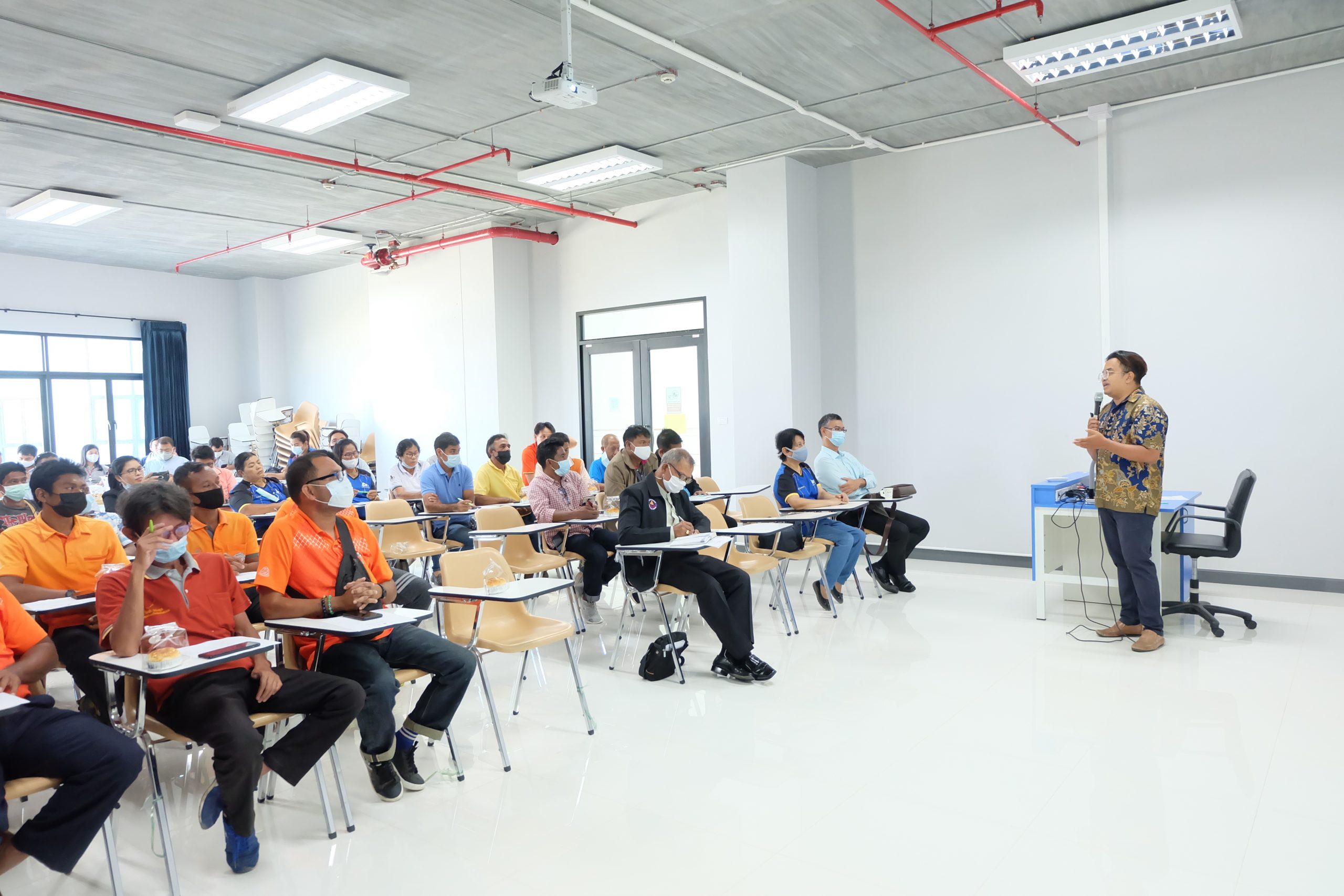 Read more about the article ศูนย์นวัตกรรมสภาพแวดล้อมสังคมสูงวัย PSU-UDC  จัดโครงการอบรมช่างและผู้รับเหมาก่อสร้างระดับท้องถิ่น ออกแบบอาคารรองรับสังคมสูงวัย