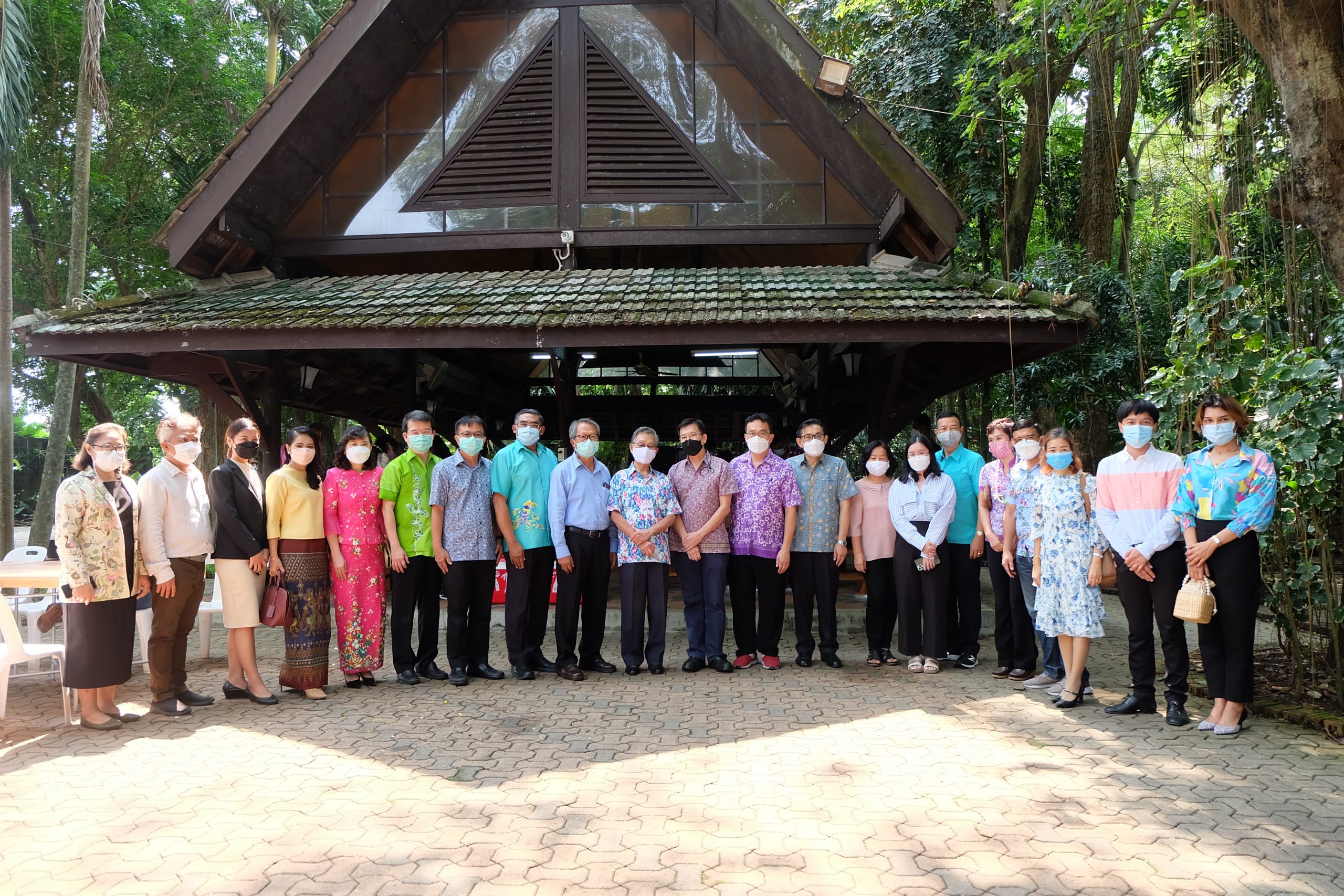 Read more about the article อธิการบดี ม.อ. นำทีมผู้บริหารฯ เข้าอวยพรปีใหม่ไทย นายชวน หลีกภัย