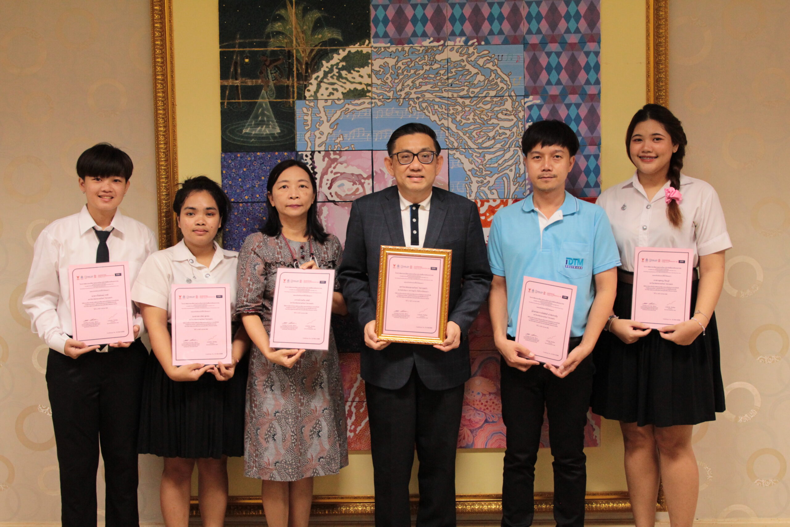 Read more about the article คณะพาณิชยศาสตร์ฯ ม.อ.ตรัง รับเกียรติบัตรร่วม “โครงการพัฒนาและเพิ่มความสามารถในการรู้เท่าทันสื่อของเด็กและเยาวชน” ประจำปี 2565