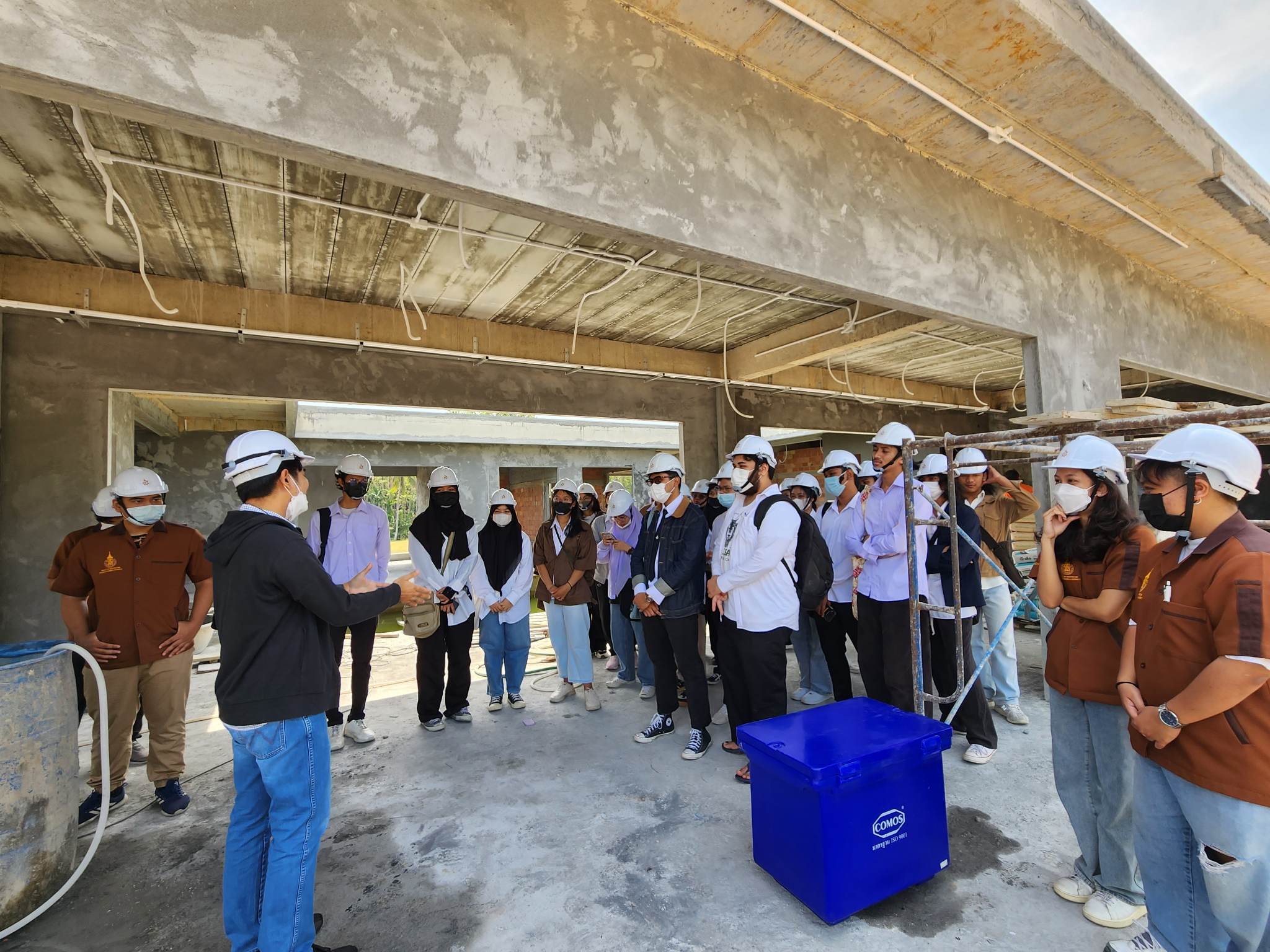 You are currently viewing นศ.สถาปัตย์ เข้าดูงานก่อสร้างอาคารที่พัก บริษัท TJ Building Home