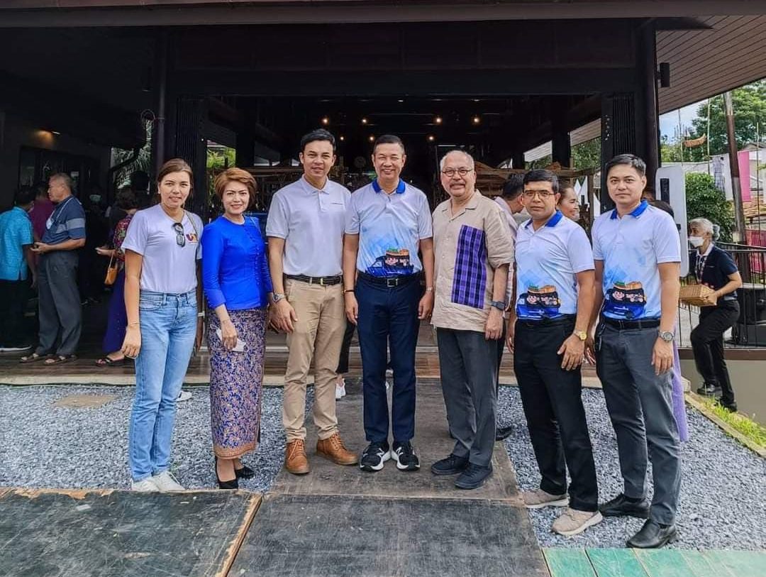 Read more about the article ม.อ.ตรัง ร่วมพิธีเปิดและส่งมอบอาคารศูนย์การเรียนรู้ชุมชนผ้าทอนาหมื่นศรี จ.ตรัง