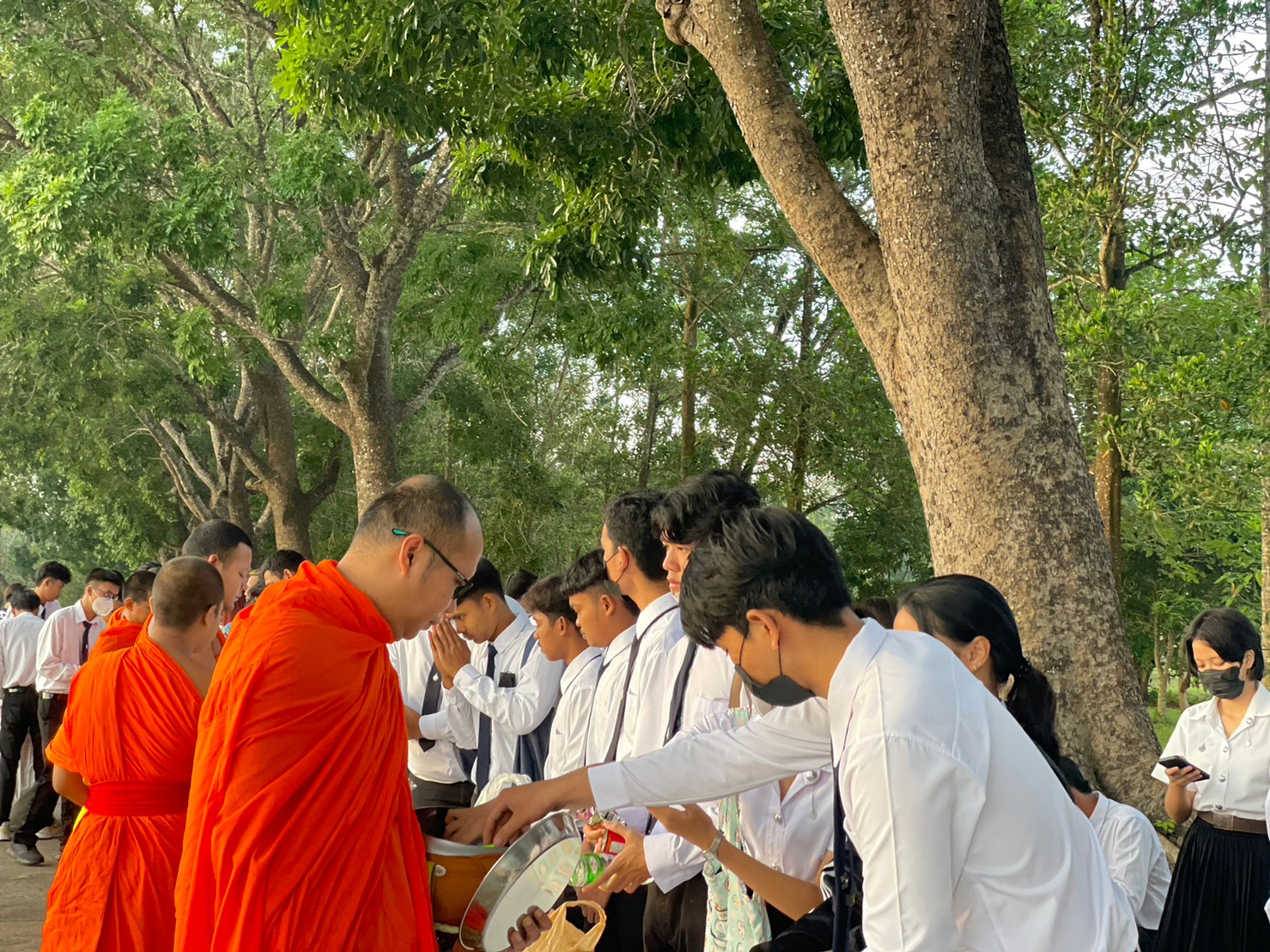 Read more about the article ม.อ.ตรัง จัดกิจกรรม “ตักบาตรน้องใหม่” ประจำปี 2566