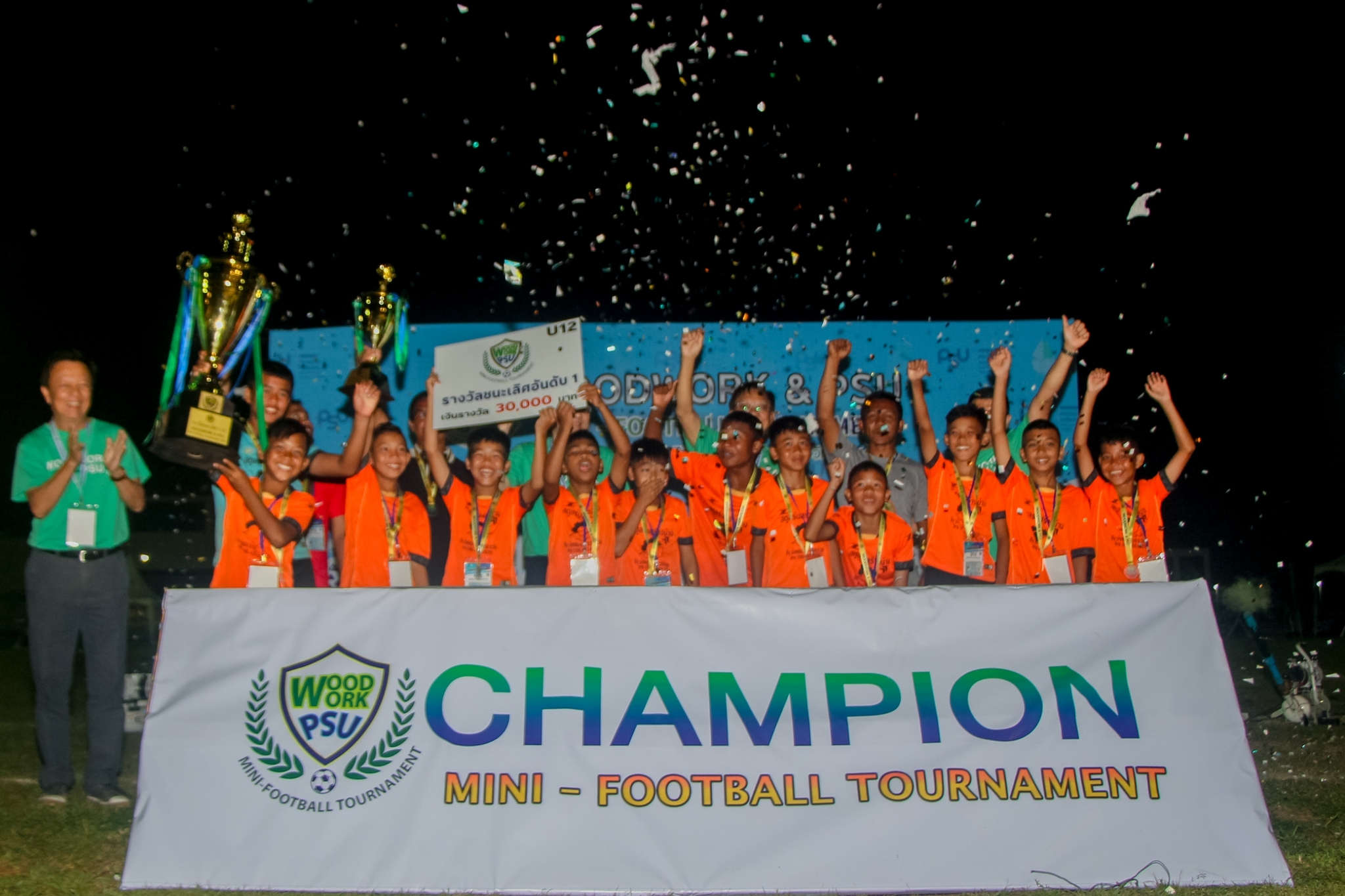 Read more about the article ม.อ.ตรัง จับมือ บ.วู้ดเวอร์ค จำกัด จัด “Woodwork & PSU Trang Mini-Football Tournament” ปีที่ 3 ‘คอซิ้มบี้ อะคาเดมี่-สตูลรับสร้างบ้านBYบังแซม’ คว้าชัย